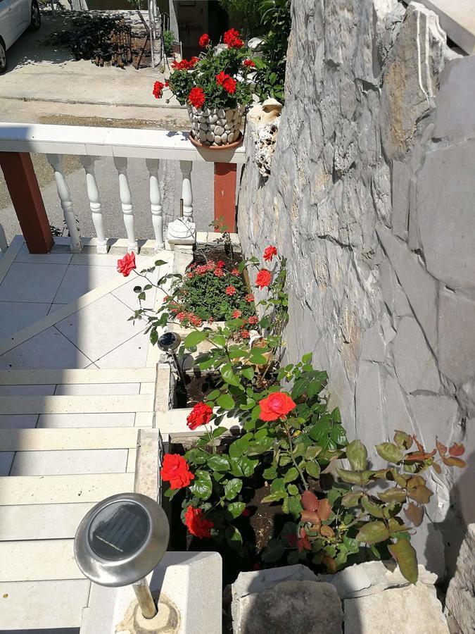 Apartament Ustavdic