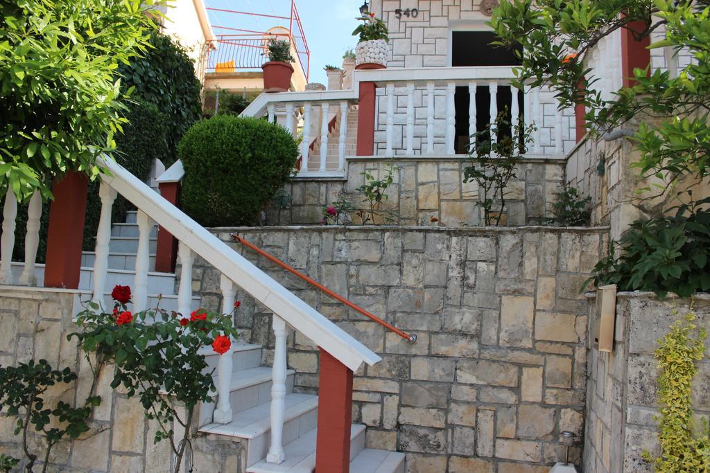 Ustavdic Apartment *
