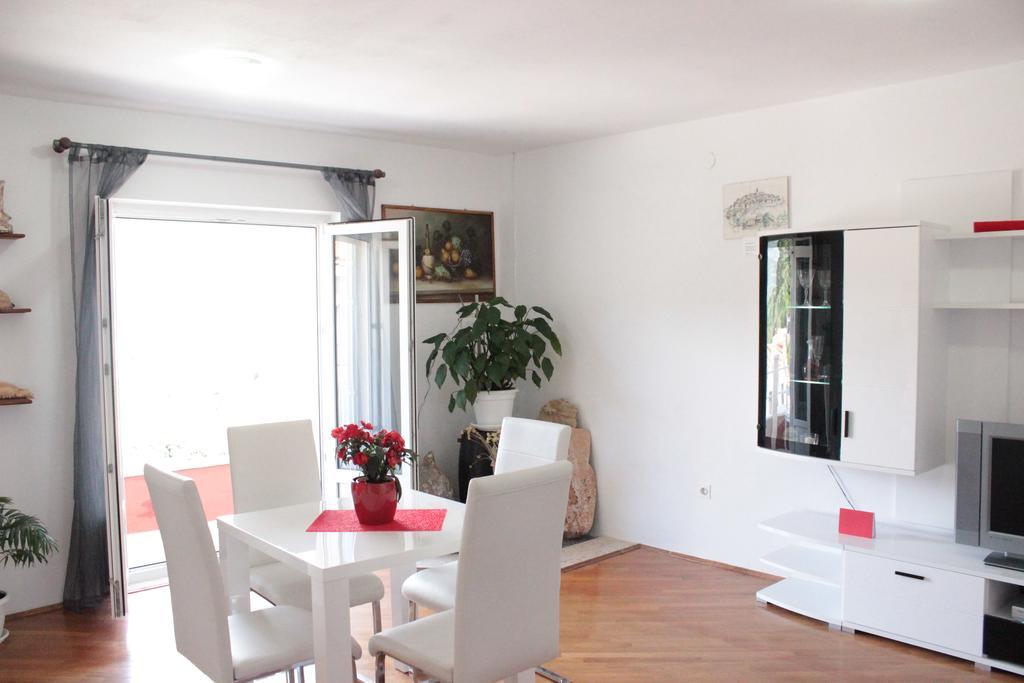 Apartment Ustavdic *